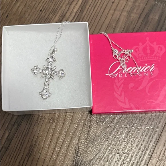 Premier Designs Silver Cross Pendant Necklace - Picture 3 of 6